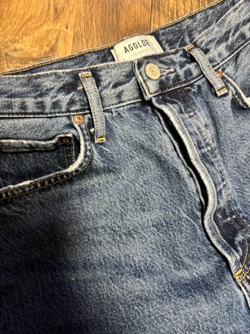Agolde Organic Cotton Straight Leg High-Rise Jeans in Medium Blue Wash - Picture 6 of 10